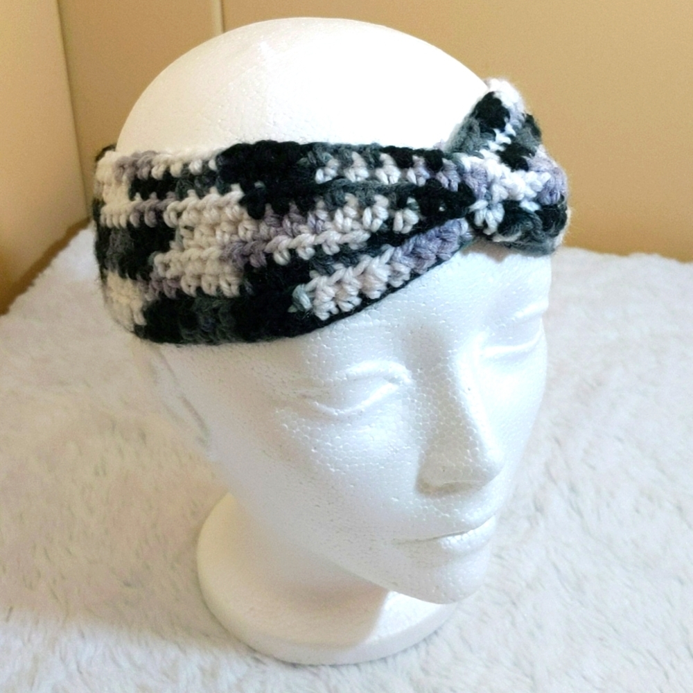 NWOT Handmade Crocheted Black And White Headband
